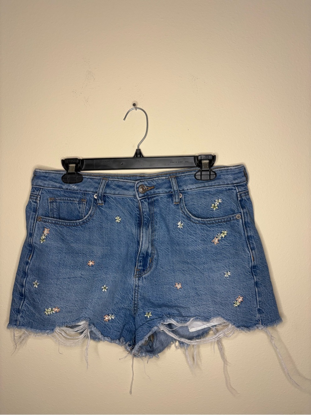 American Eagle Jean Demin/ Jean Shorts with Embroidered flowers size 10
